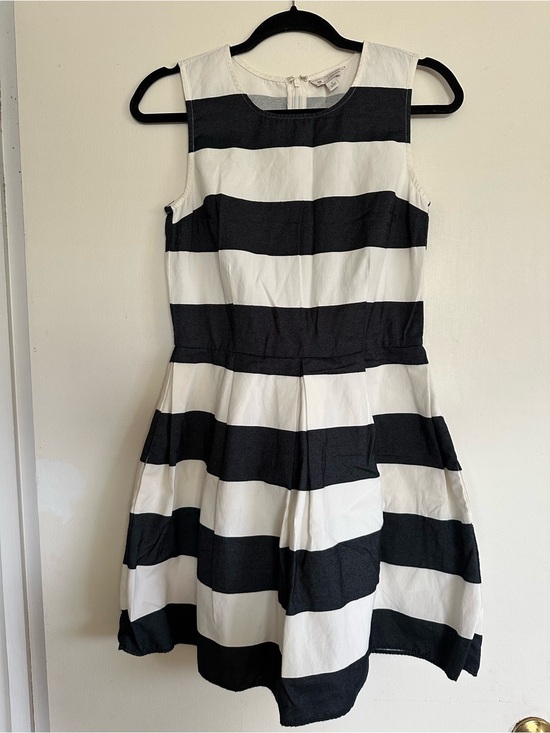 GAP Dresses & Skirts - GAP Black & White Striped Sleeveless Mini Dress
